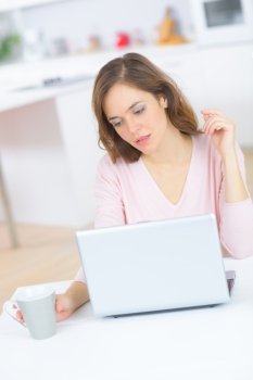 woman reading something in the laptop