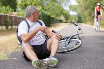 accident older man cycling