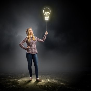 Bright idea. Young woman in casual holding bulb balloon