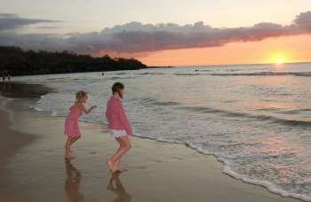 Kids playing on beach - Hawaii
