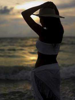Rear view of a young woman wearing a sun hat