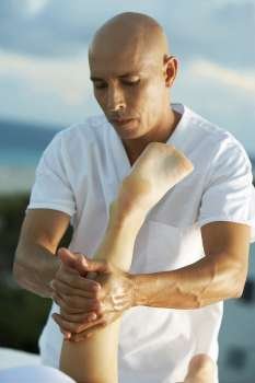 Close-up of a massage therapist massaging a person´s leg