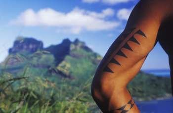 Tattoo on a man´s arm, Hawaii, USA