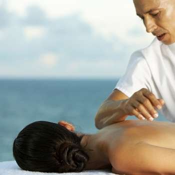 Massage therapist massaging a woman´s back