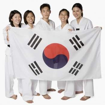 Portrait of four young women and a young man holding a South Korean flag