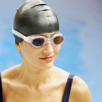 Close-up of a mid adult woman wearing swimming goggles