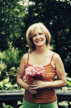 Portrait of a mature woman holding a bunch of flowers
