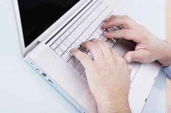 Close-up of a person´s hands working on a laptop