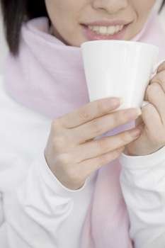 Woman gripping a coffee cup
