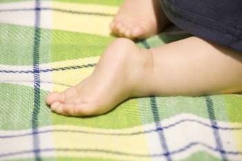 babys feet on blanket