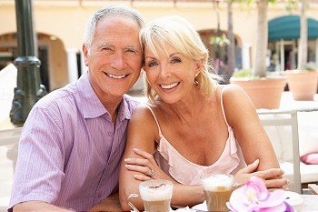 Senior Couple Enjoying Coffee And Cake In CafZ