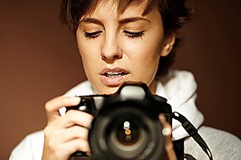 young woman with black slr camera, natural light, selective focus on eye