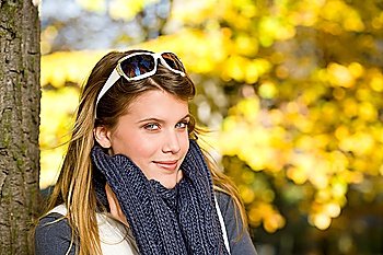 Autumn park - fashion woman with sunglasses on sunny day