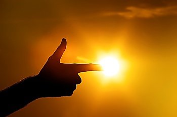 finger pointing to sun gesture