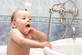 Baby bathes in the bath