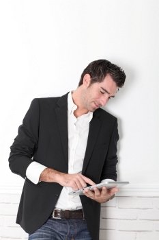 Man using electronic tablet
