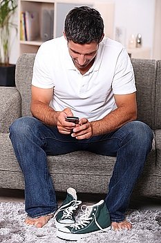 a man sending sms