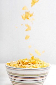 A bowl of corn flakes