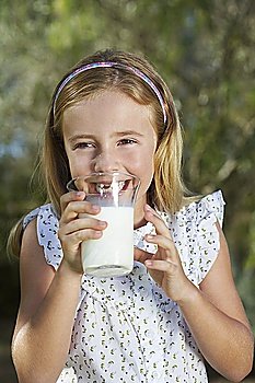 Portrait of girl (5-6) drinking milk