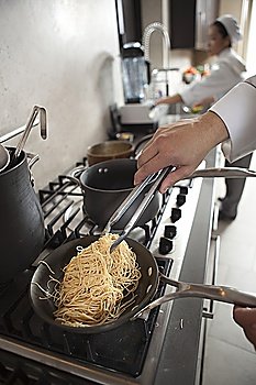 Heating spaghettin on a hob