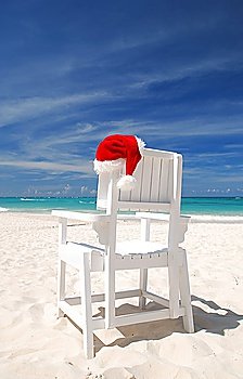 Santa´s hat and chair on the beach