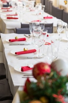 serving table for christmas dinner with red decoration nsapkins