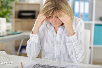 stressde woman working in her home office