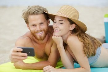 couple taking selfie photo at the beach