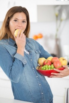 preatty young woman eats an apple
