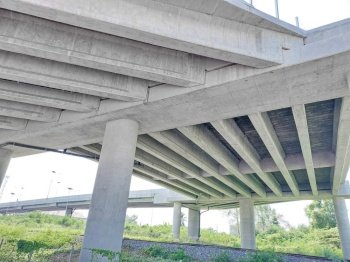 Reinforced concrete elevated U-turn road structure
