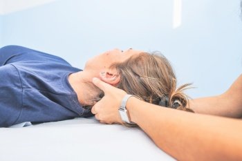 Neck and neck treatment in the doctor’s office