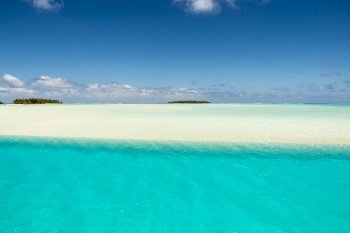 Turquoise water, sandbar, small beautiful island, south Pacific Island Aitutaki