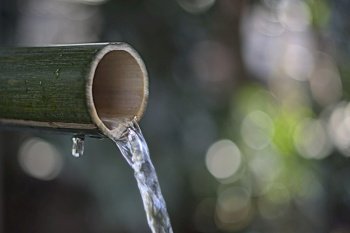 bamboo fountain water drops