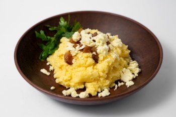mashed potatoes with cheese and crackers