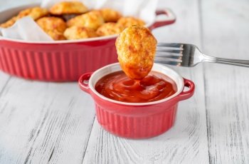 Baked cheesy cauliflower tots with spicy tomato sauce