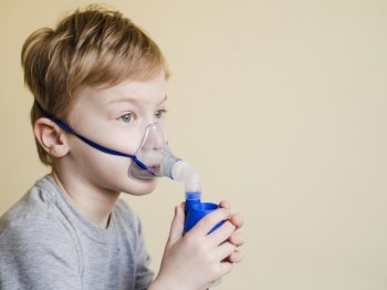 boy with oxygen mask