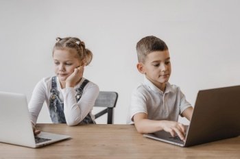 kids working together laptop