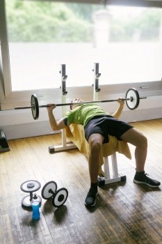 Bearded guy lifting weights at the gym. DanielFernandez.jpg,tatoo.jpg,SquashCardedeu.jpg