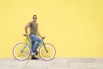 Man posing with his fixed gear bicycle wearing sunglasses