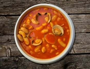 Fabes con almejas beans with clams recipe from Asturias in Spain