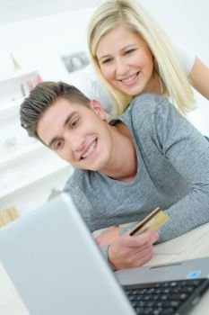 online shoppers happy with the purchase