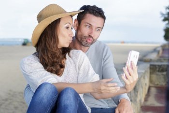 happy traveling couple in love taking a selfie on phone