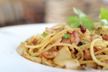 Spaghetti with dried chilli and bacon