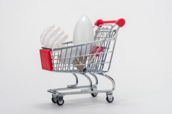 In the grocery cart are light bulbs: energy-saving and LED