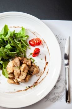 Grilled chicken garlic with green rocket salad and sweet balsamic dressing and tomato.