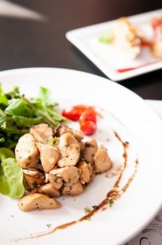 Grilled chicken garlic with green rocket salad and sweet balsamic dressing and tomato.