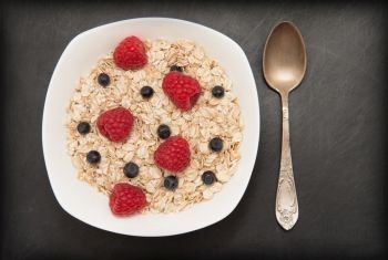 Oatmeal porridge with berries