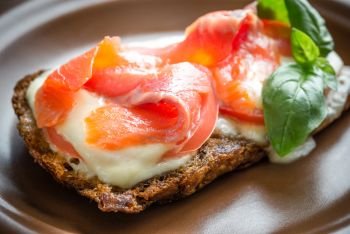 Sandwich with trout, mozzarella and tomatoes