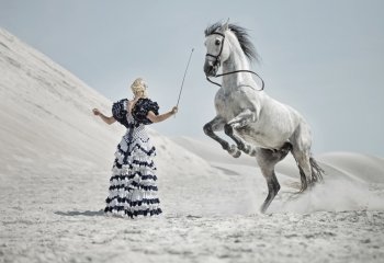 Alluring blonde training the horse