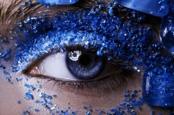 blue eye with an unusual make-up